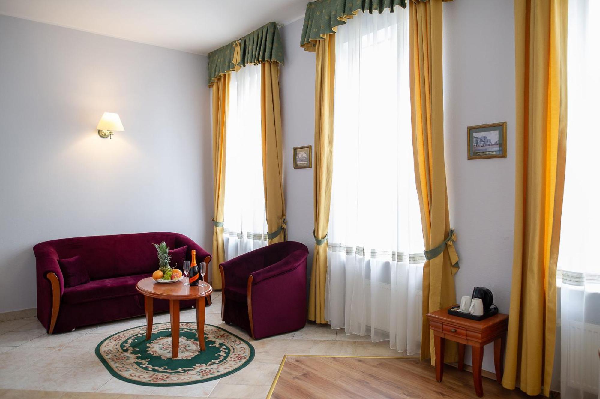 Pietrak Hotel Gniezno Buitenkant foto