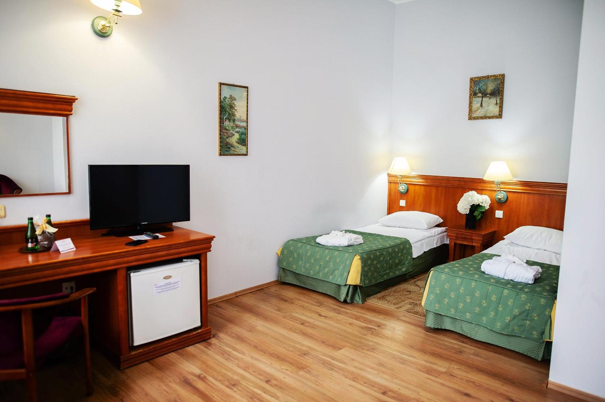 Pietrak Hotel Gniezno Buitenkant foto