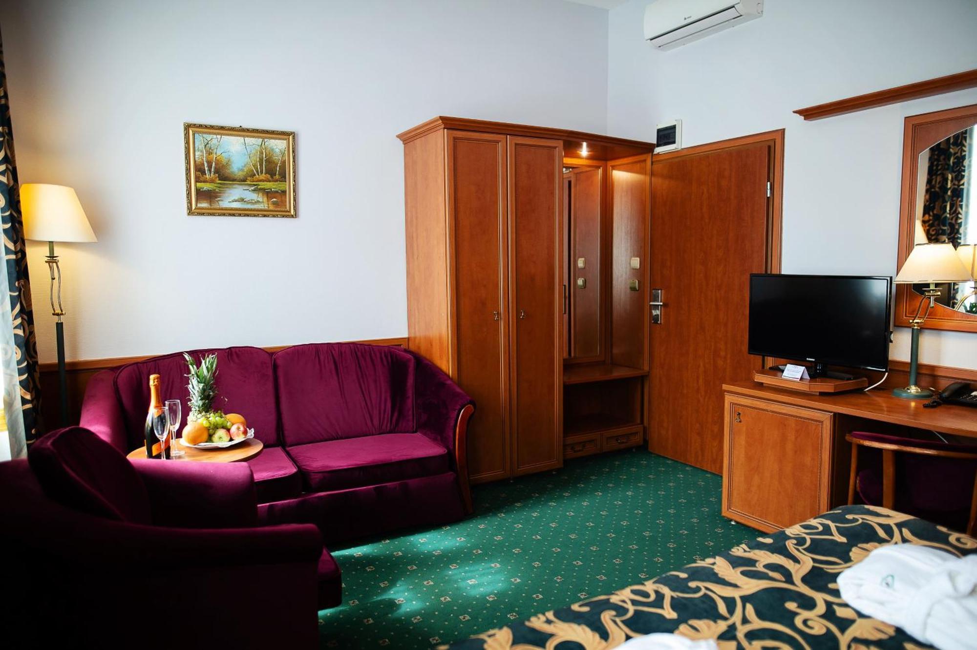 Pietrak Hotel Gniezno Buitenkant foto