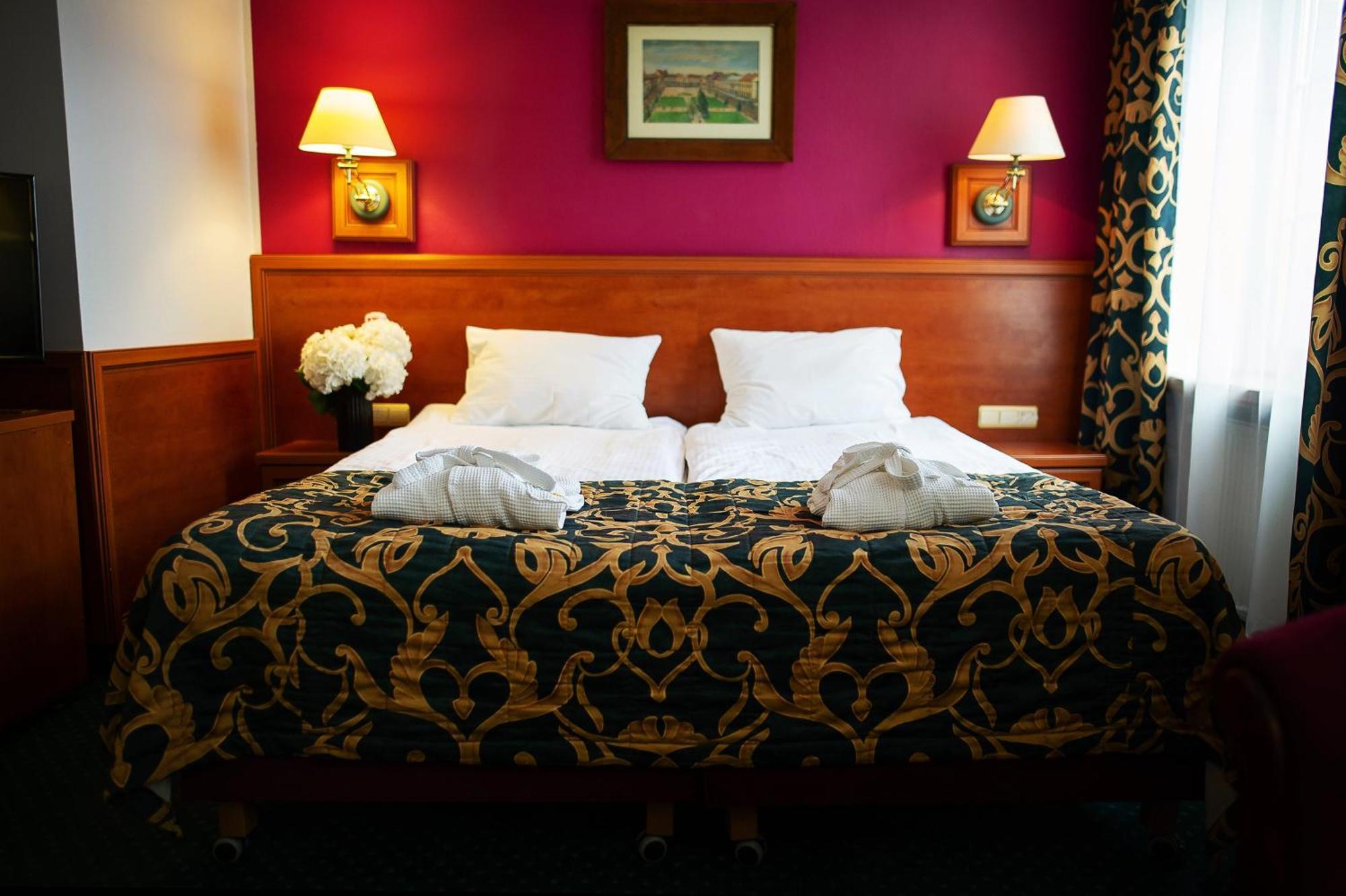 Pietrak Hotel Gniezno Buitenkant foto