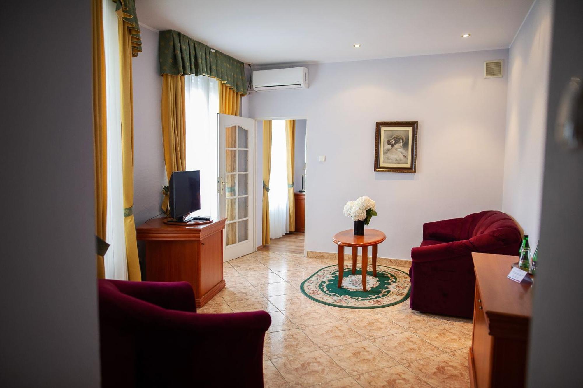 Pietrak Hotel Gniezno Buitenkant foto