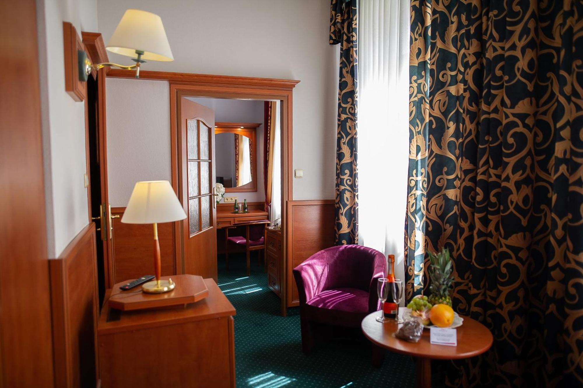 Pietrak Hotel Gniezno Buitenkant foto