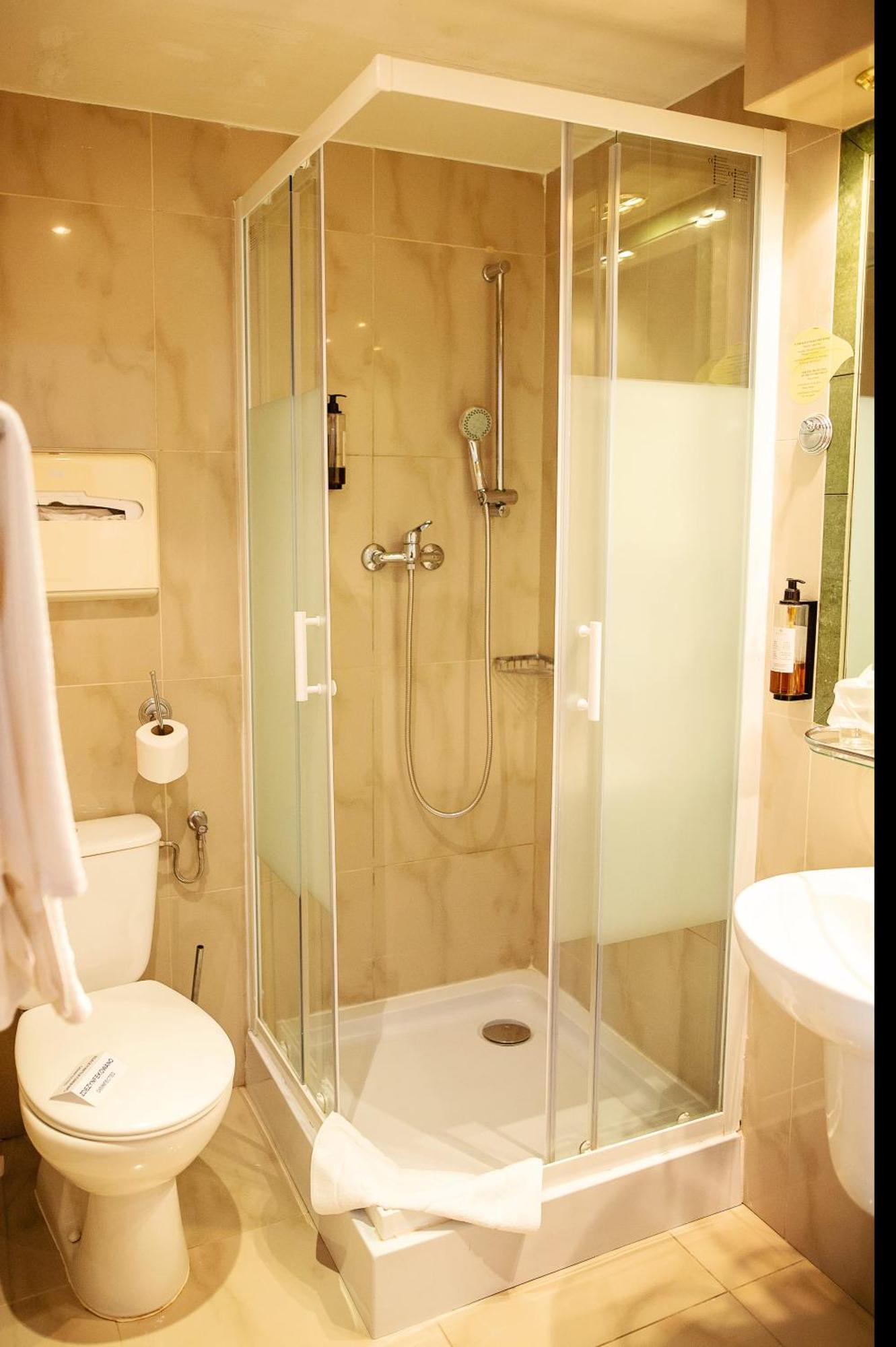 Pietrak Hotel Gniezno Buitenkant foto