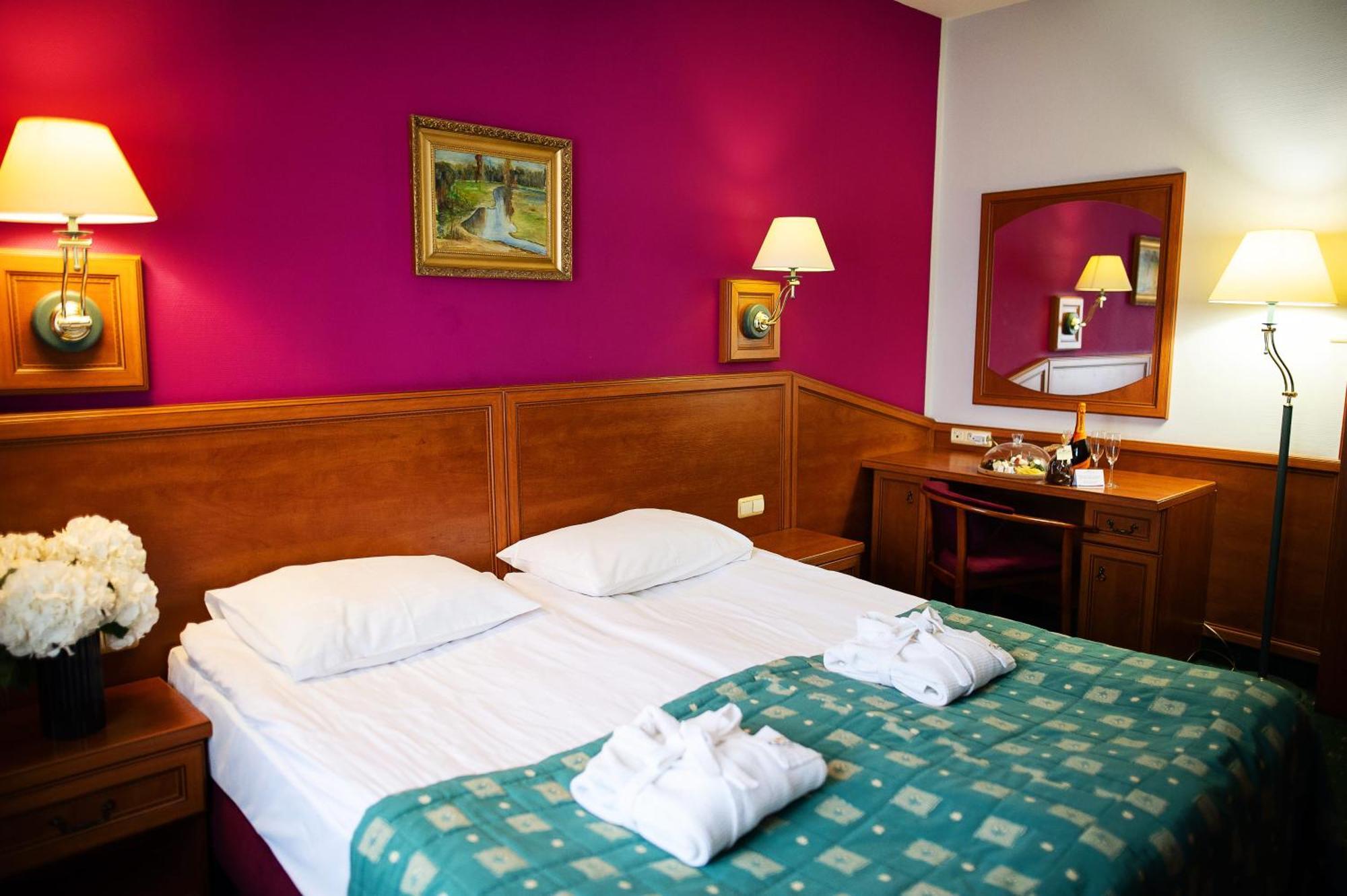 Pietrak Hotel Gniezno Buitenkant foto