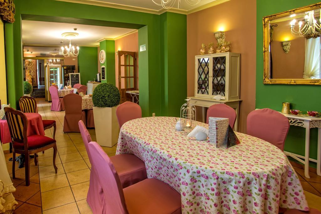 Pietrak Hotel Gniezno Buitenkant foto