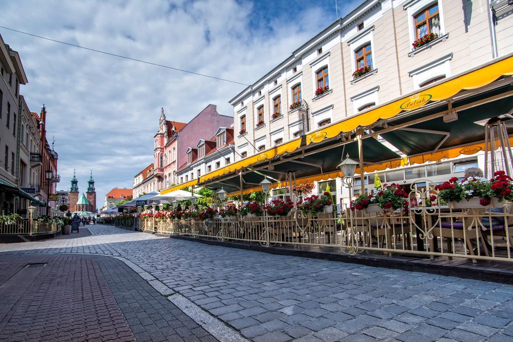 Pietrak Hotel Gniezno Buitenkant foto
