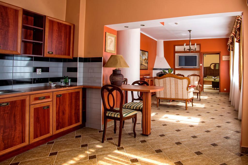Pietrak Hotel Gniezno Buitenkant foto