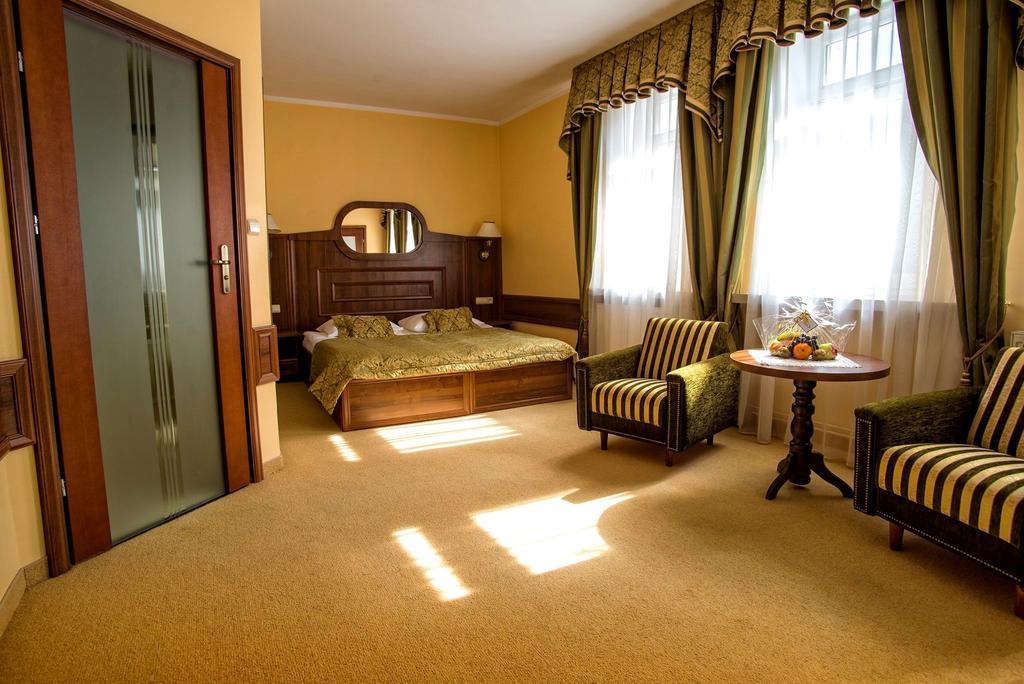 Pietrak Hotel Gniezno Buitenkant foto