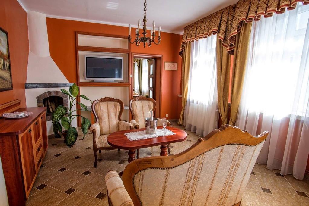Pietrak Hotel Gniezno Buitenkant foto